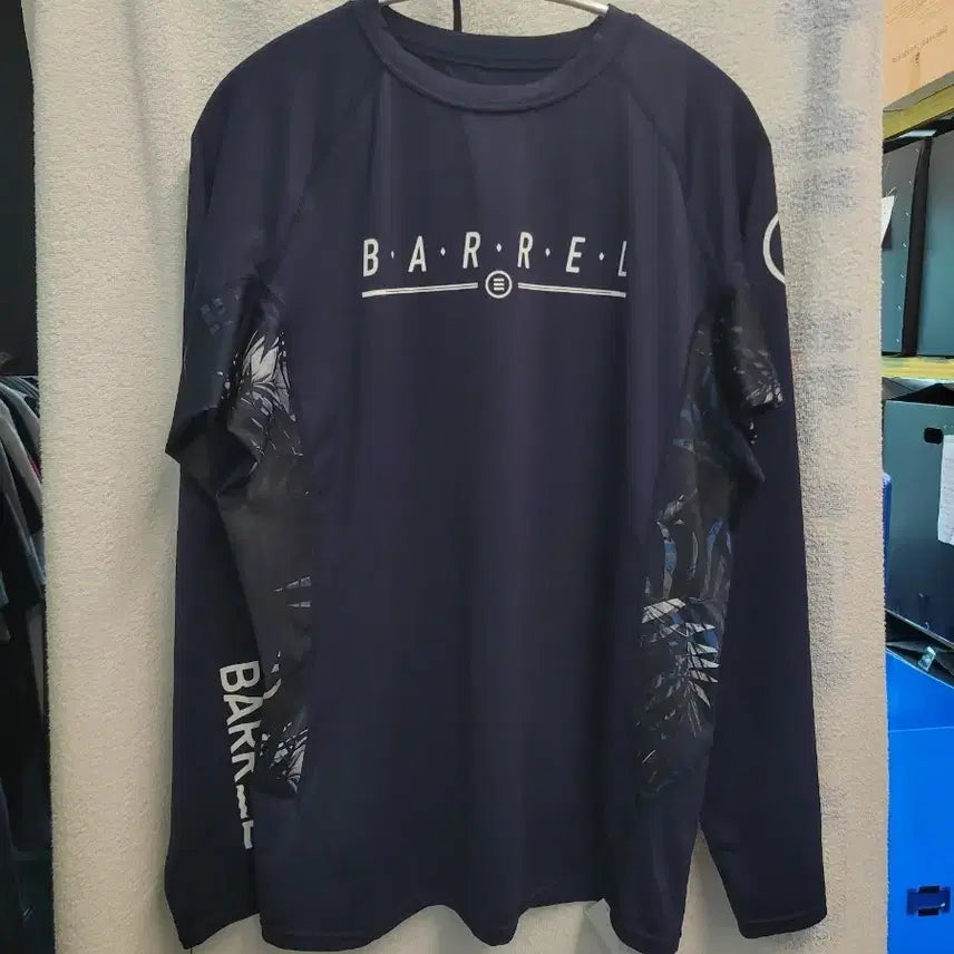 [BUNJANG] Barrel Men's Long Sleeve Rash Guard - Navy with Pattern (Size M) / 배럴 래쉬가드  긴팔 남성 M