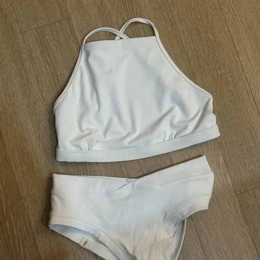 [BUNJANG] Hot Polewear Daily Backless Top & Bottom Set - White - Size S / 핫한폴웨어 데일리 백리스 화이트 s/s