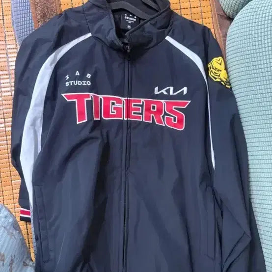 [BUNJANG] KIA Tigers Spring/Autumn Jumper (Size 110) / KIA 타이거즈 춘추점퍼