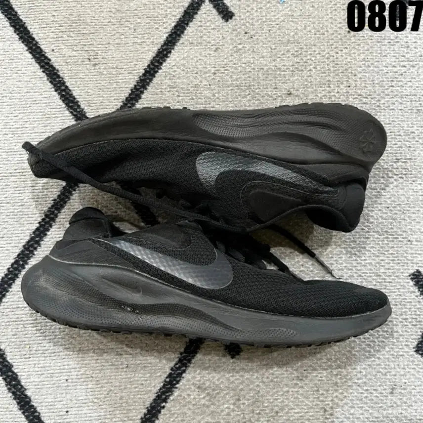 [BUNJANG] Nike Black Running Shoes Size 265 / 나이키 운동화 블랙 265