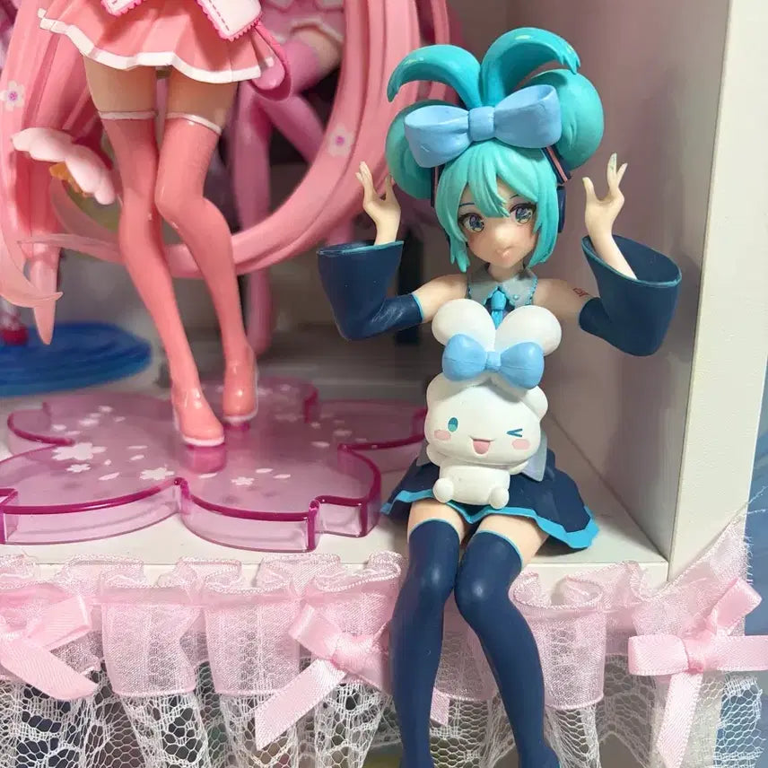 [BUNJANG] Hatsune Miku x Cinnamoroll Noodle Stopper Figure (Flawed) / 미쿠 시나모롤 누들스토퍼 피규어 판매