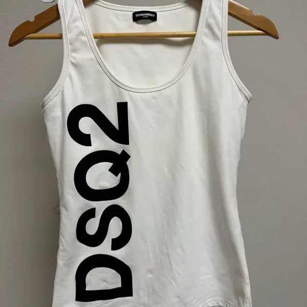 [BUNJANG] Dsquared2 Women's Air Slim Sleeveless M / 디스퀘어드2 여성 에어슬림 슬리브리스 M사이즈