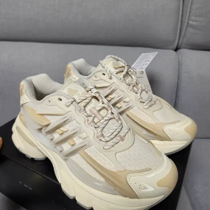 [BUNJANG] Adidas x Pharrell Williams Adistar Jellyfish Core White Off-White 275mm / 아디다스 x 퍼렐 윌리엄스 버지니아 아디스타 젤리피쉬 코어 화이트 오프화이트