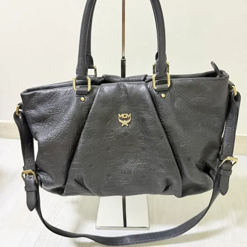 [BUNJANG] MCM Black Leather Tote Bag with Shoulder Strap / MCM 토트백 블랙