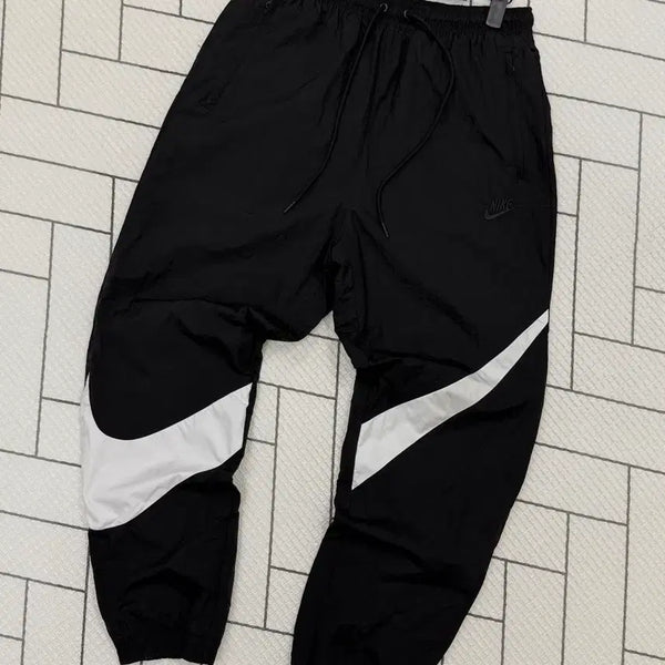 [BUNJANG] Nike Big Swoosh Woven Jogger Pants Black White / 남성 80 M / 나이키  빅스우시 우븐 조거팬츠 블랙 화이트