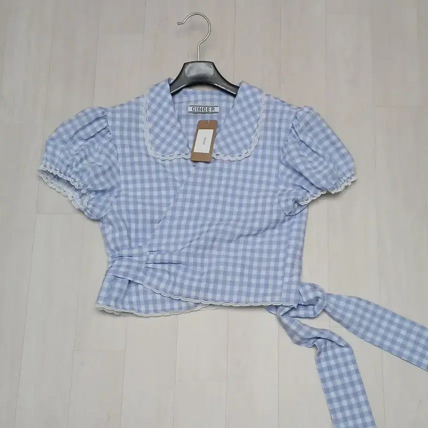 [BUNJANG] Checkered Wrap Blouse with Lace Collar and Puff Sleeves / 랩블라우스