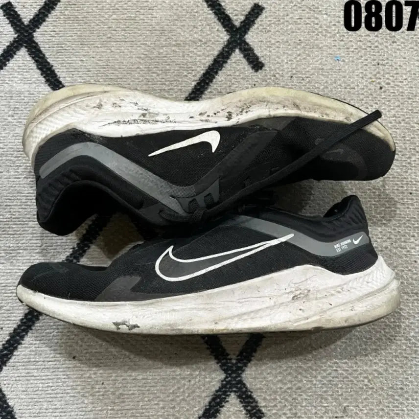[BUNJANG] Nike Women's Running Shoes Black/White Size 275 / 나이키 여성 런닝화 검흰 275