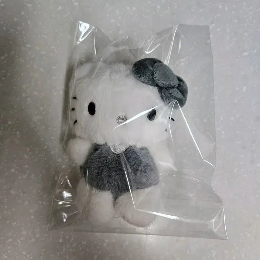 [BUNJANG] Sanrio Genuine Kitty Monotone Keyring Plush / (산리오 정품) 키티 모노톤 키링 인형 새상품