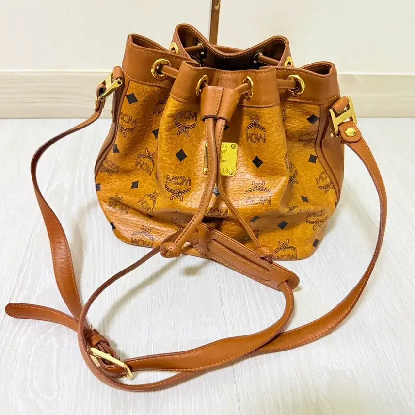 [BUNJANG] MCM Visetos Bucket Bag Brown / MCM 비세토스 버킷백 브라운