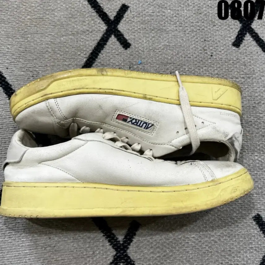 [BUNJANG] Autry Sneakers White Yellow Sole US 9 / 오트리 스니커즈 화이트 옐로우 솔 270