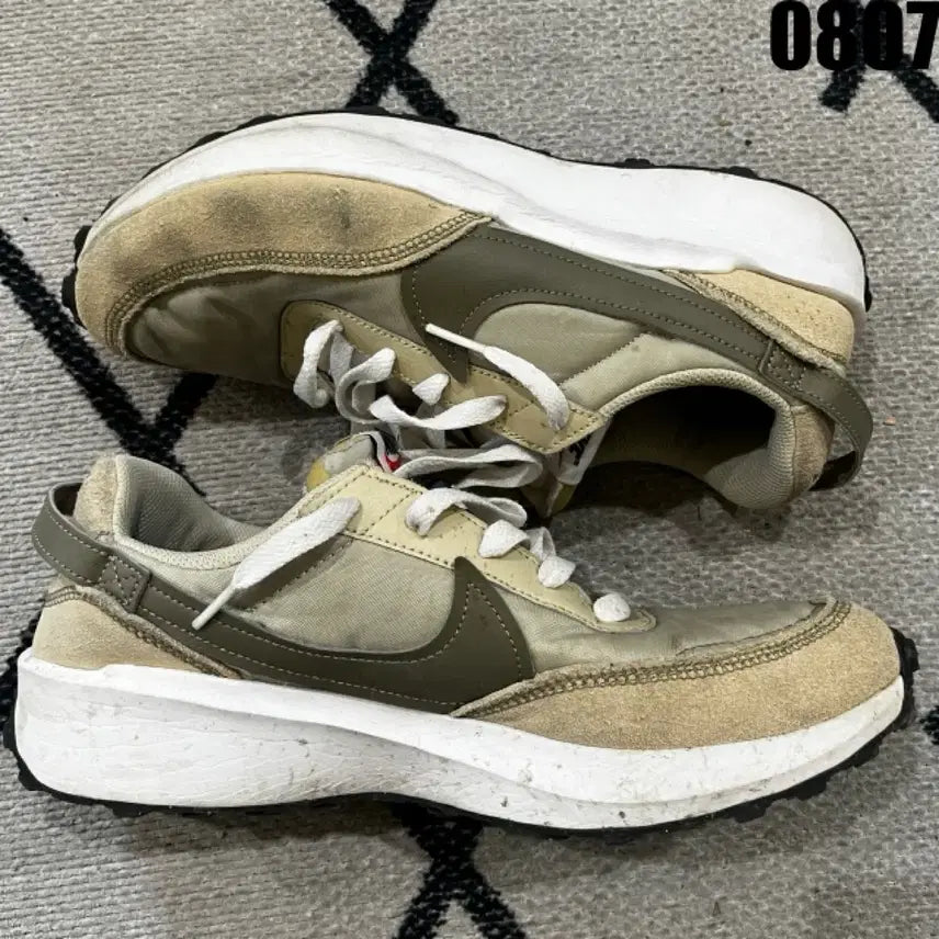 [BUNJANG] Nike Waffle Racer 2.0 Khaki Beige Sneakers / 나이키 와플레이서 2.0 카키 베이지 270