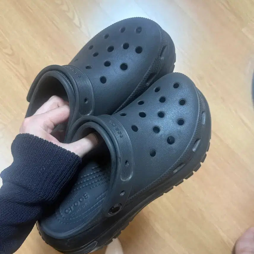 [BUNJANG] Crocs Classic Mega Crush Clog Black / 크록스 클래식 메가 크러쉬 크로그 블랙