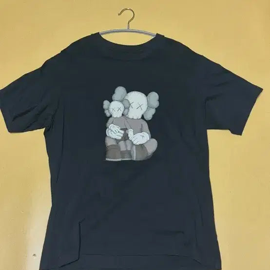 [BUNJANG] Uniqlo x KAWS Graphic T-Shirt / 유니클로x카우스 반팔