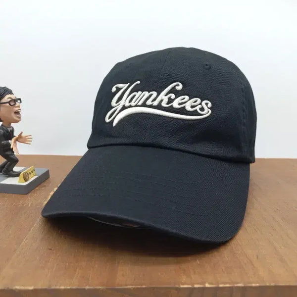 [BUNJANG] MLB Collections Lettering Unstructured Baseball Cap Black / MLB 엠엘비 컬시브 레터링 언스트럭쳐 야구모자 볼캡 블랙