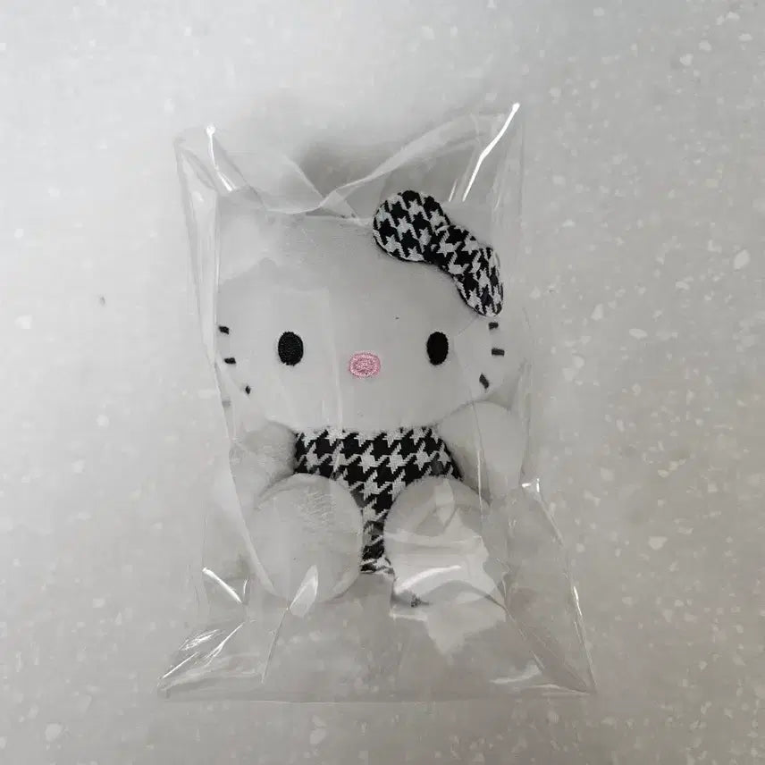 [BUNJANG] Hello Kitty Black Check Ribbon Charm / 헬로키티 인형 블랙체크 리본 키링 새상품 정품