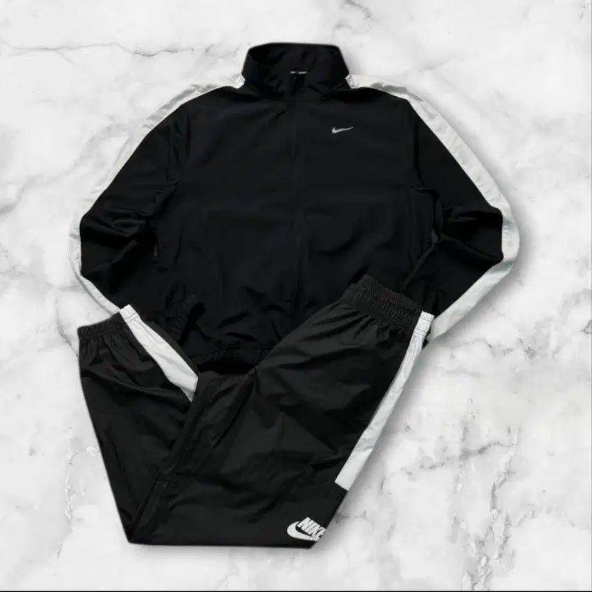 [BUNJANG] Nike Women's Windbreaker Jacket (Size 90) / 나이키 여자 바람막이 90