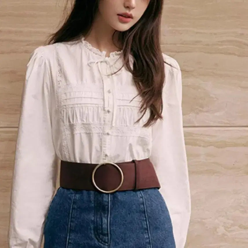 [BUNJANG] Rollercolor Jang Wonyoung High Neck Frill Blouse / 로라로라 장원영 블라우스