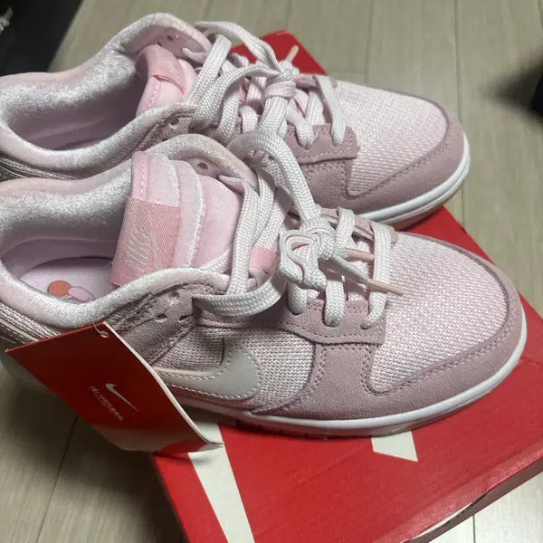 [BUNJANG] Nike Low Top Sneakers (Pink) / 나이키 로우 운동화(핑크)
