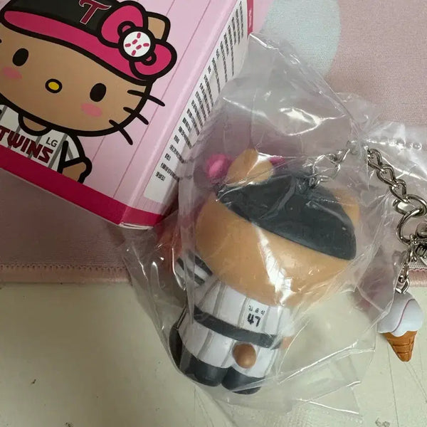 [BUNJANG] LG Twins Tanning Kitty Collaboration Random Keyring - Kim Yun Sik / 엘지 태닝키티 랜덤키링 김윤식