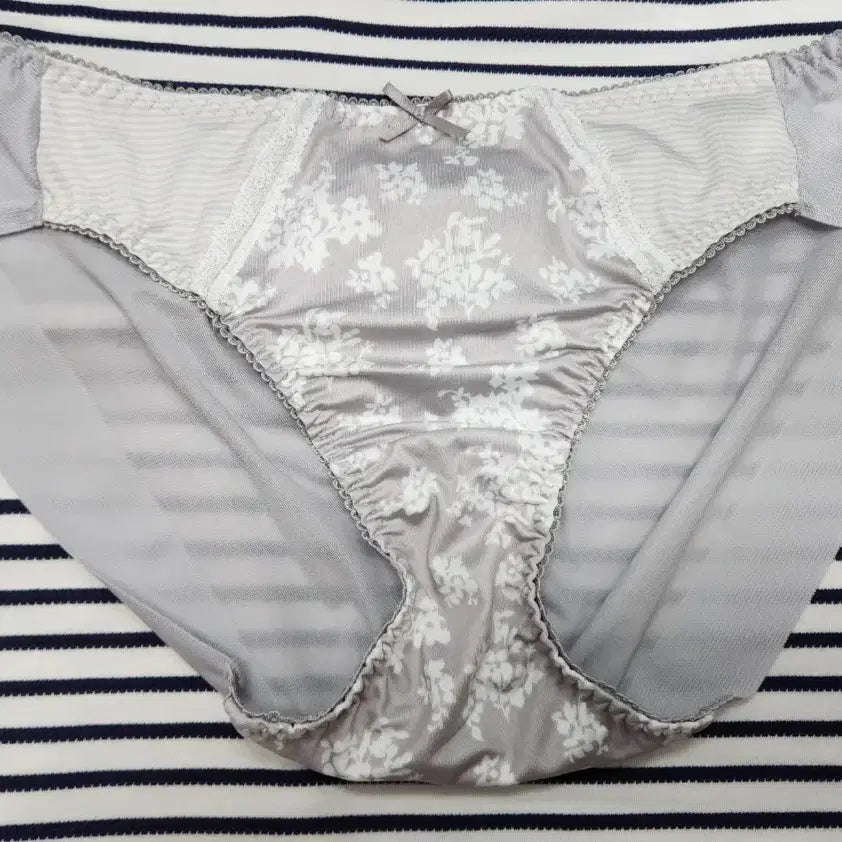 [BUNJANG] Gray Flower Women's Panties / 그레이 플라워 여성팬티 (중고)