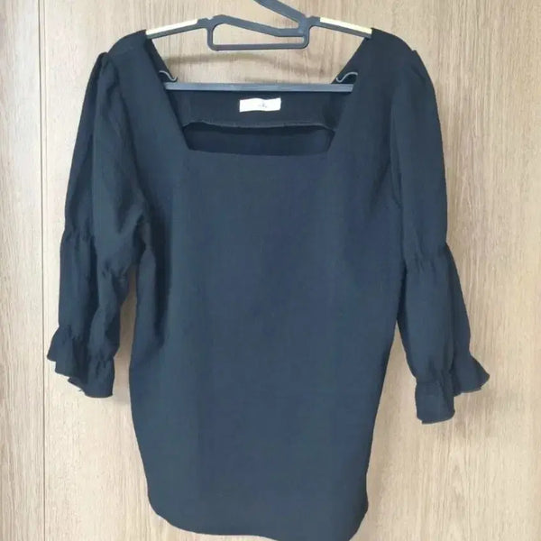 [BUNJANG] Black Square Neck Blouse / 블랙 스퀘어넥 여성 블라우스 66
