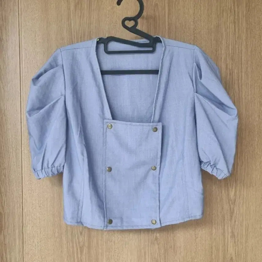 [BUNJANG] Sky Blue Puff Sleeve Blouse / 하늘색 퍼프 소매 여성 블라우스 반팔티 66
