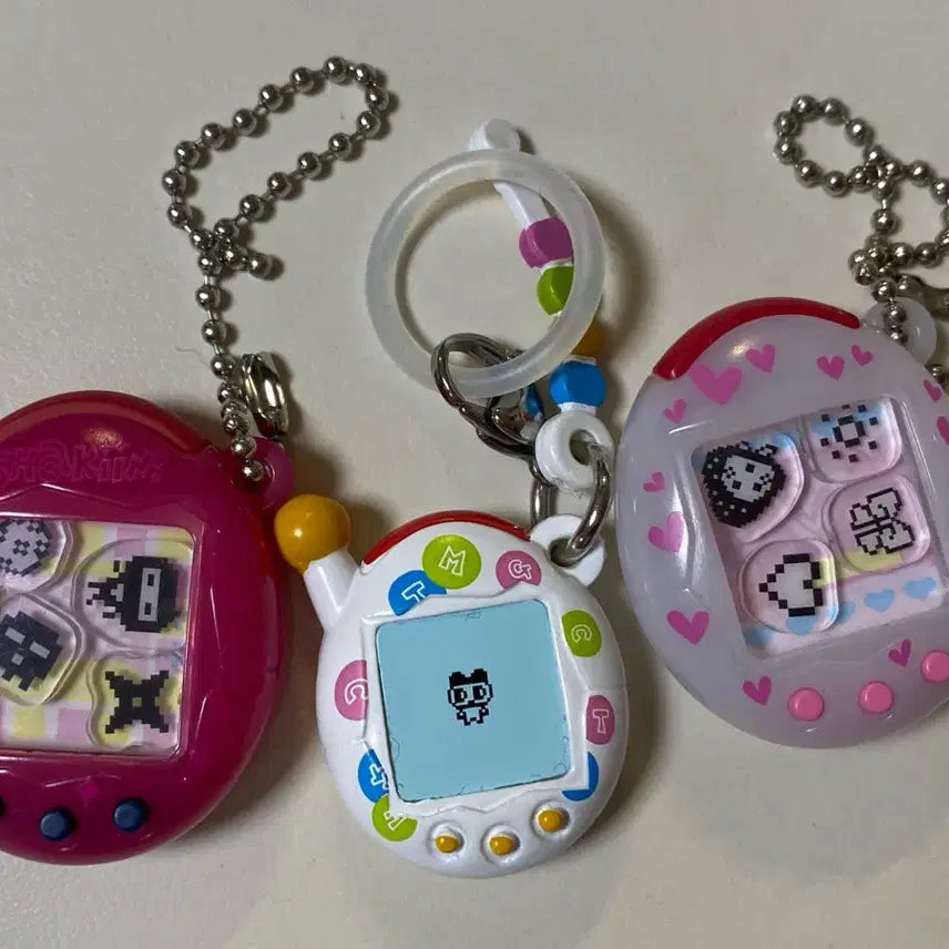 [BUNJANG] Tamagotchi Ichigotchi, Gozarutchi, Mejirushi Shakashaka Charm Set / 일괄)다마고치 이치고치 고자루치 메지루시 샤카샤카 키링