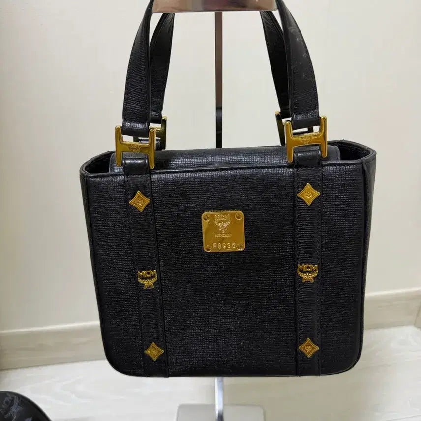 [BUNJANG] MCM Black Tote Bag with Gold Logo / MCM 블랙 토트백 금장 로고