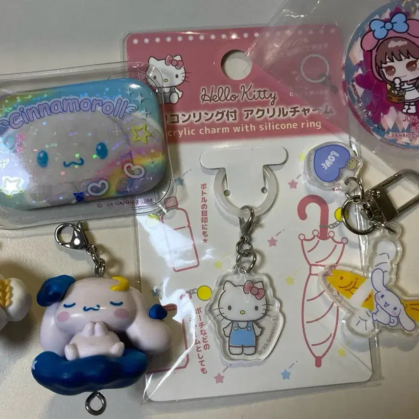 [BUNJANG] Bundle Cinnamoroll, Hello Kitty, My Melody, Junji Ito Acrylic Charm & Badge Set / 일괄) 코기뮹 가챠 시나모롤 가챠 키티 메지루시 시나모롤 뱃지 마이멜로디 이토준지 키링