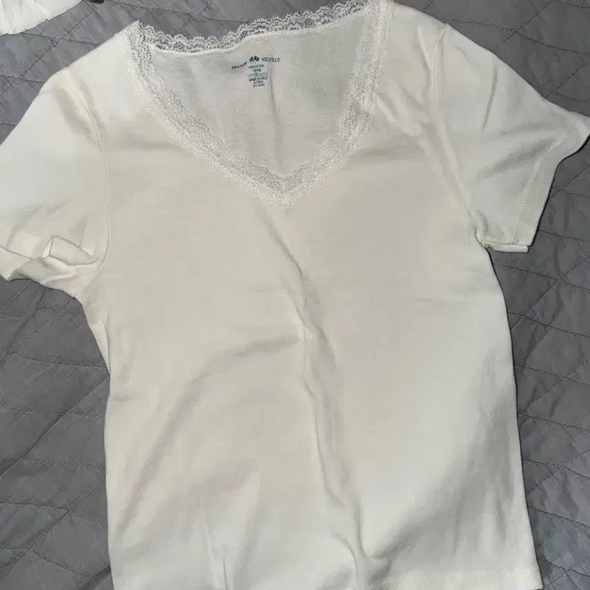 [BUNJANG] Brandy Melville Lace T-Shirt Ivory / 브랜디멜빌 레이스 티 아이보리