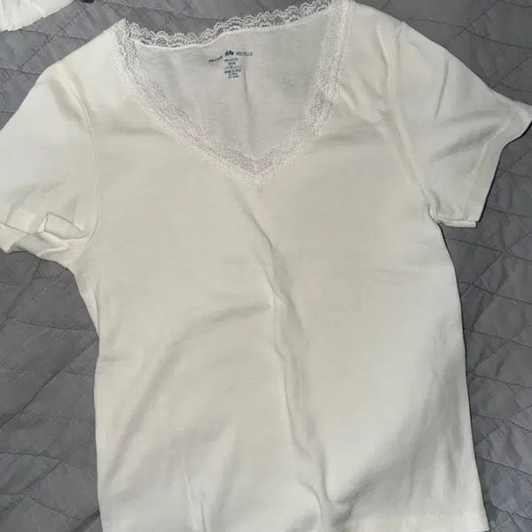 [BUNJANG] Brandy Melville Lace T-Shirt Ivory / 브랜디멜빌 레이스 티 아이보리