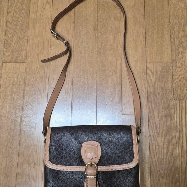 [BUNJANG] Celine Macadam Crossbody Bag / (정품) 셀린느 마카담 크로스백 (명품 여자 가방 숄더백)