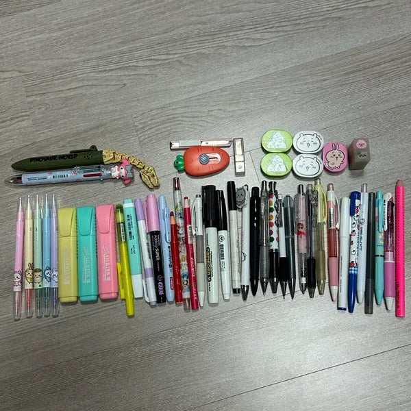 [BUNJANG] Assorted Writing Tools Set / 다양한 필기구(형광펜,샤프, 볼펜,커터칼,네임펜,채점펜,지우개)