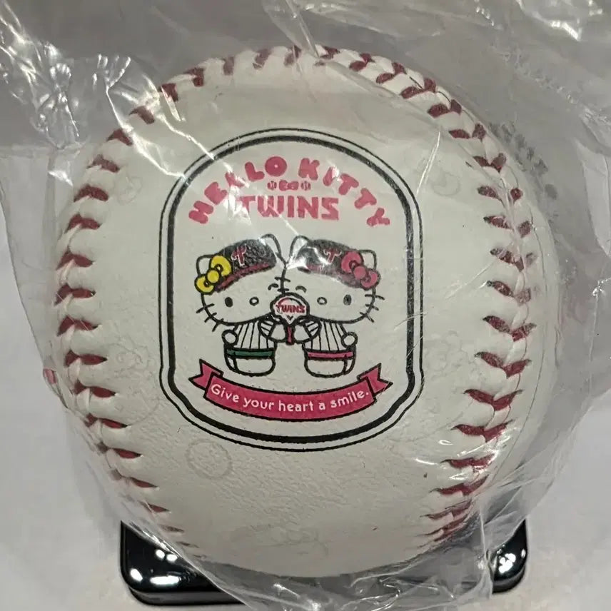 [BUNJANG] LG Twins 25th Anniversary Hello Kitty Character Ball (Sealed) / LG트윈스 25 헬로키티 캐릭터 볼 미개봉