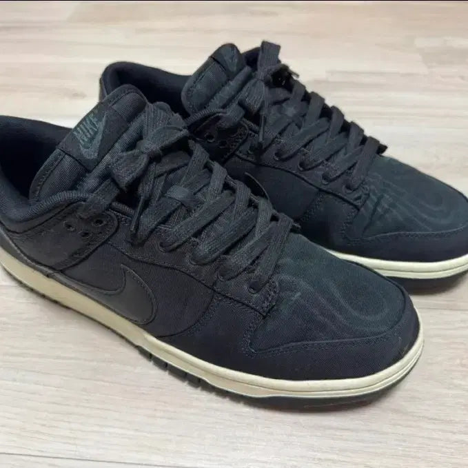 [BUNJANG] Nike Dunk Low Black/Cream Sneakers (Size 290) / 나이키 덩크 로우 블랙/크림 사이즈290
