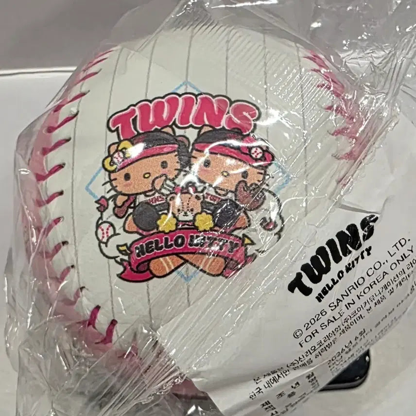 [BUNJANG] LG Twins 26 Tanning Hello Kitty Baseball / LG트윈스 26 태닝 헬로키티 야구공 미개봉