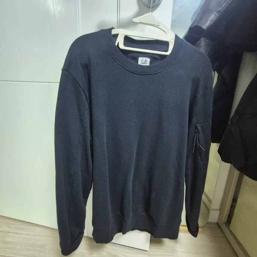 [BUNJANG] C.P. Company 21SS Neck Logo Sweatshirt Black / C.P. 컴퍼니 넥로고 맨투맨 검정 21 ss