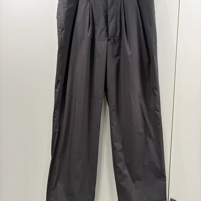 [BUNJANG] Automatic For The People Two-Tuck Straight Pants - Charcoal Black / 오토매틱포더피플 투턱 스트레이트 팬츠 - 차콜블랙