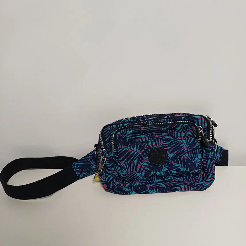 [BUNJANG] Kipling MULTIPLE 2-Way Hip Pack & Crossbody Bag (Leaf Pattern/Banana Charm) / 키플링 멀티플(MULTIPLE) 2way 힙색&크로스백 (리프 패턴/바나나 참)