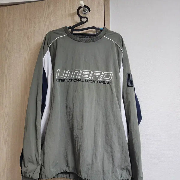 [BUNJANG] Umbro Fiste Windbreaker Jacket / 엄브로 피스테 바람막이 판매