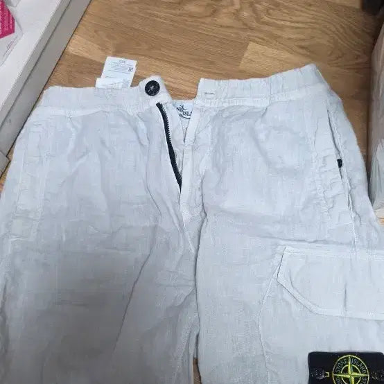 [BUNJANG] Stone Island White Shorts (Size 30) / 스톤아일랜드 반바지 30사이즈 백화점판