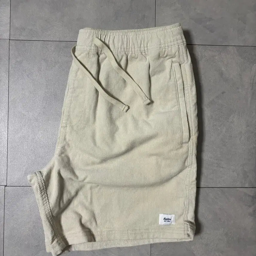 [BUNJANG] Caiton Corduroy Local Shorts - Size M / 케이튼 코듀로이 로컬 반바지 M사이즈 판매
