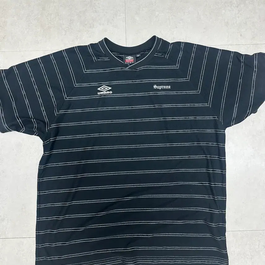 [BUNJANG] Supreme x Umbro Stripe Soccer Jersey Black / [L/1회착] 슈프림 X 엄브로 스트라이프 사커 저지 블랙