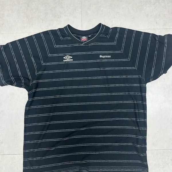 [BUNJANG] Supreme x Umbro Stripe Soccer Jersey Black / [L/1회착] 슈프림 X 엄브로 스트라이프 사커 저지 블랙