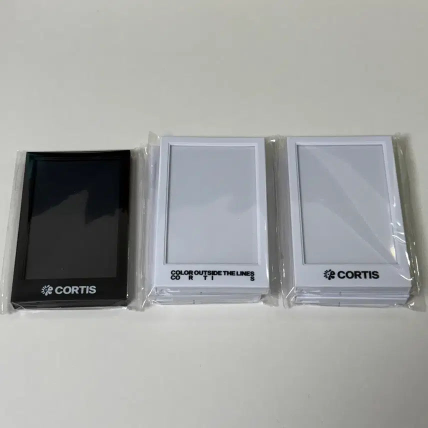 [BUNJANG] Weverse Exclusive Courtiers Photocard Holder Stand Set (Sealed) / 위버스 특전 코르티스 포카 홀더 거치대 세트 미개봉