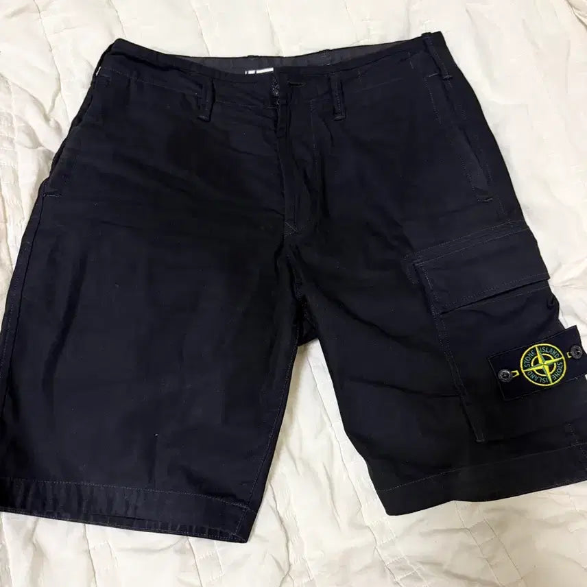 [BUNJANG] Stone Island Black Cargo Shorts / 스톤아일랜드 블랙 카고 반바지