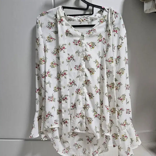 [BUNJANG] Floral Pattern Blouse / 플로럴 패턴 블라우스