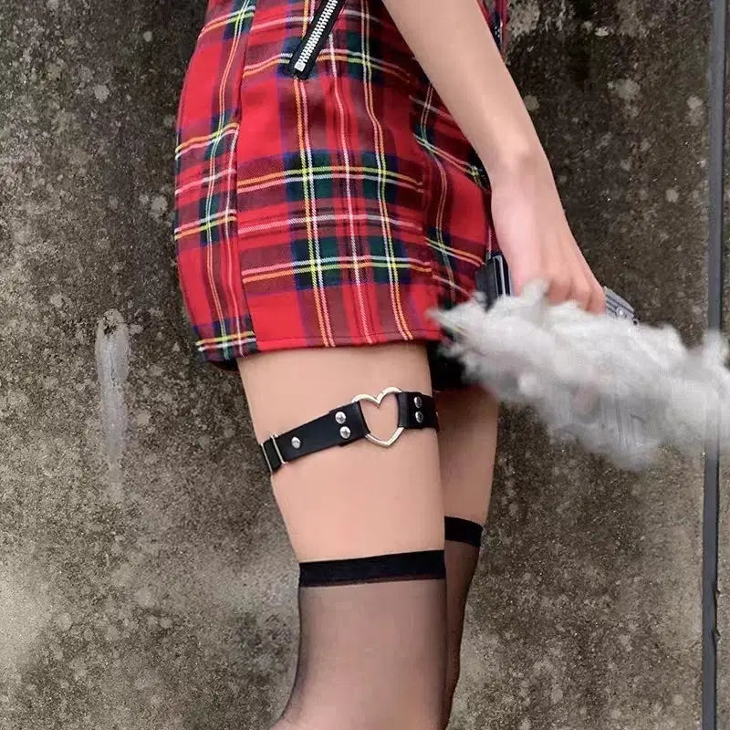 [BUNJANG] Heart Charm Leg Garter Thigh Band / 하트 장식 레그링 가터링 링클 밴드 허벅지 초커 허벅지 밴드 다리 밴드