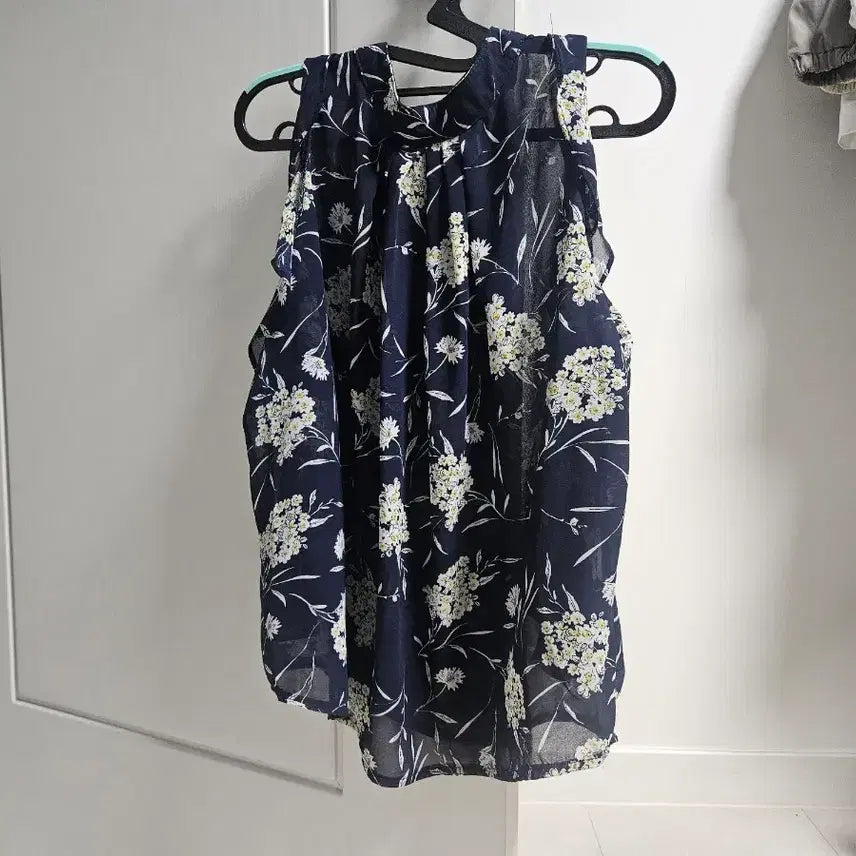 [BUNJANG] Floral Print Sleeveless Blouse / 나시 꽃무늬 블라우스