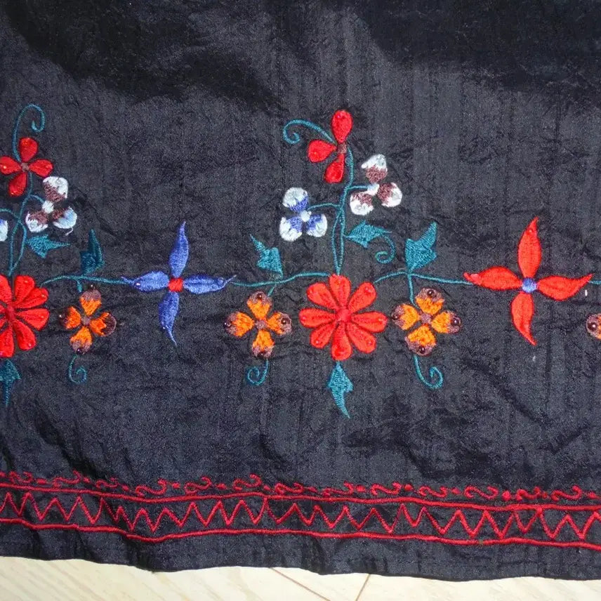 [BUNJANG] Maison de Toiles Vintage Embroidered Beaded Oriental Bohemian Ethnic Skirt / 일본빈티지 자수 비즈 미디 오리엔탈 보헤미안 에스닉 스커트